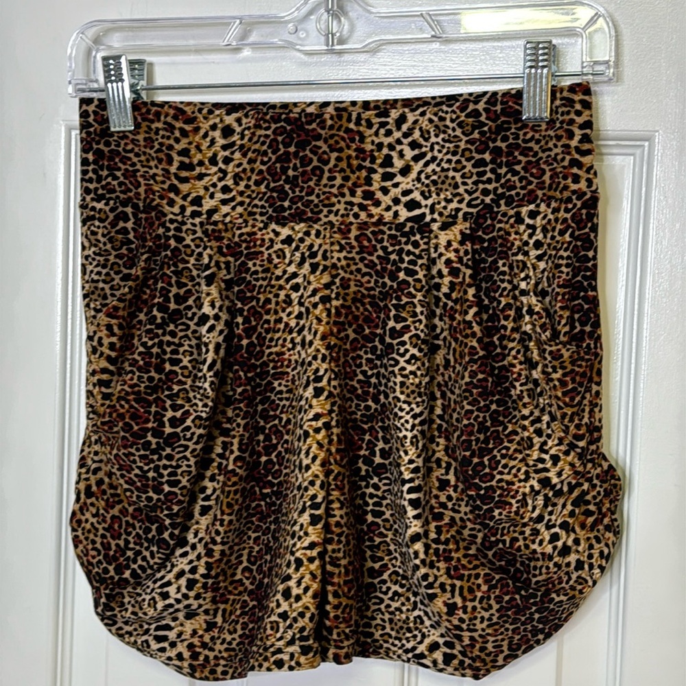 Small/medium leopard shorts with 2 pockets in the front